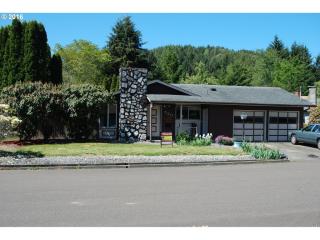 520 Regents Pl, Winchester Bay, OR 97467-1747