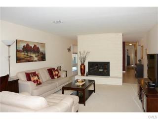 60 Montauk St, Fairfield, CT 06825-1607