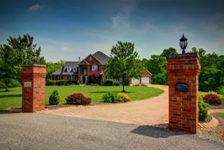 40 Eagle Lake Dr, Columbia, IL 62236-4450