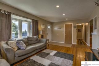 9704 Yates St, Omaha, NE 68134-5662