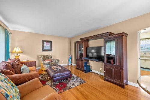 517 Sunshine Dr, Festus, MO 63028-1644