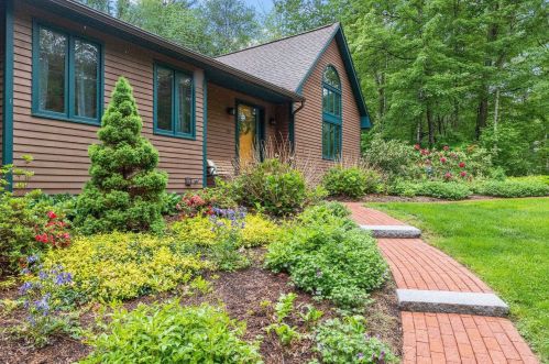 141 Juniper Rdg, Henniker, NH 03242-4315