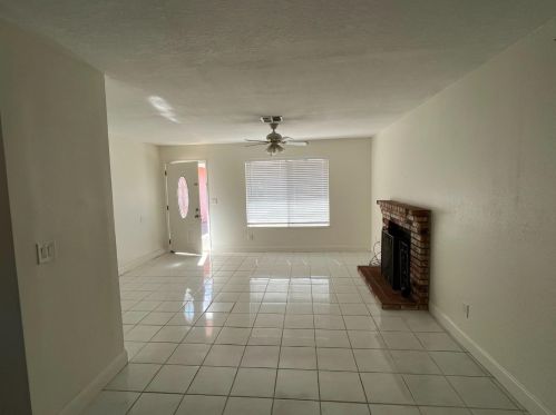 311 Yosemite Dr, Tracy, CA 95376-5102