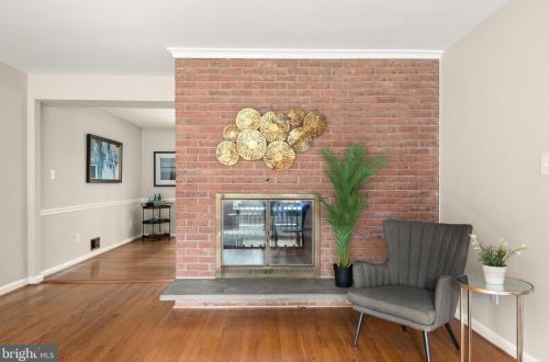 1423 Crestridge Dr, Silver Spring MD 20910-1535 exterior