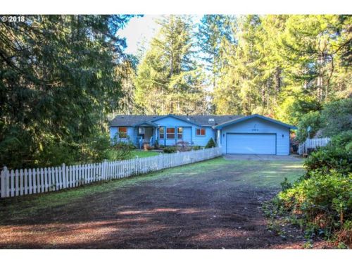 5550 Huckleberry Ln, Florence, OR 97439-8448