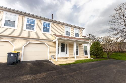 137 Hazelnut Dr, Streamwood, IL 60107-2239