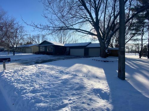936 Lilac Dr, Sauk Centre, MN 56378-1643