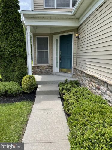 56 Nestlewood Way, Princeton NJ  08540-6133 exterior