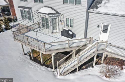 1020 Steeplechase Dr, Lancaster PA  17601-1779 exterior