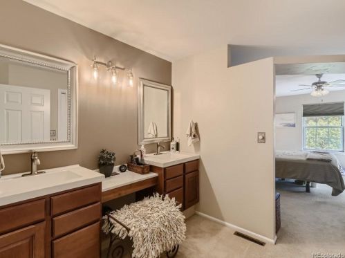 6041 Hinsdale Ave, Englewood CO  80112-1548 exterior