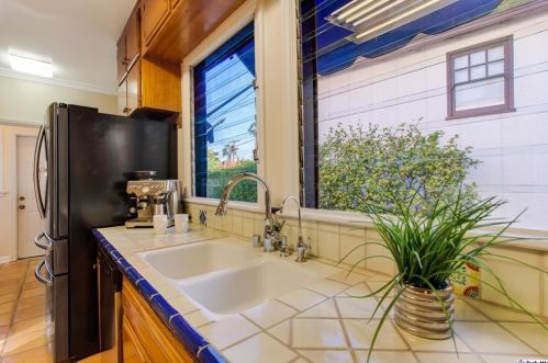 1570 Pacific Ave, Glendale CA  91202-1214 exterior