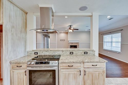 1717 Ryanfeld Dr, Midlothian TX  76063-5962 exterior