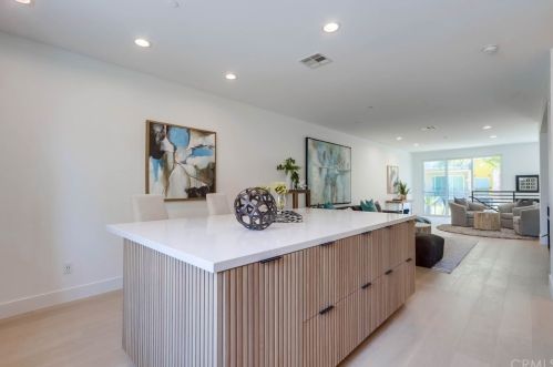 262 Rockefeller, Irvine CA  92612-8113 exterior