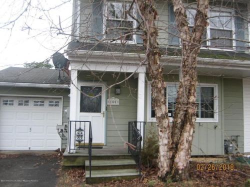 100 Myrtle St, Lakehurst, NJ 08733-2710
