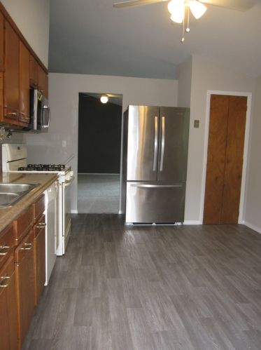 648 Jefferson Ave, Carpentersville, IL 60110-2365