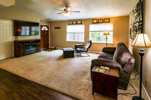 6938 Grand Tree Ln, Citrus Heights, CA 95621-8367