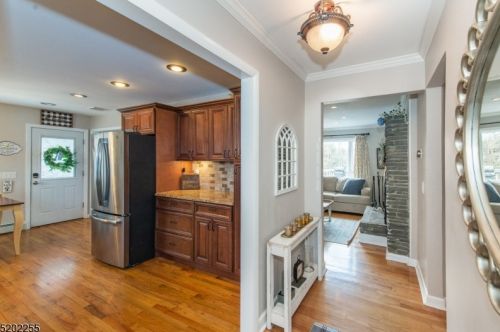 10 Crestwood Dr, Dover, NJ 07869-3102