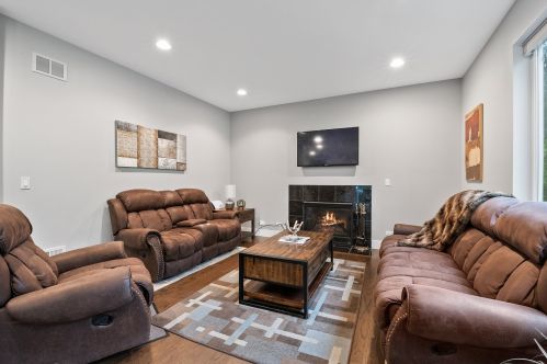 1331 Holly Ln, Bannockburn IL  60015-2852 exterior