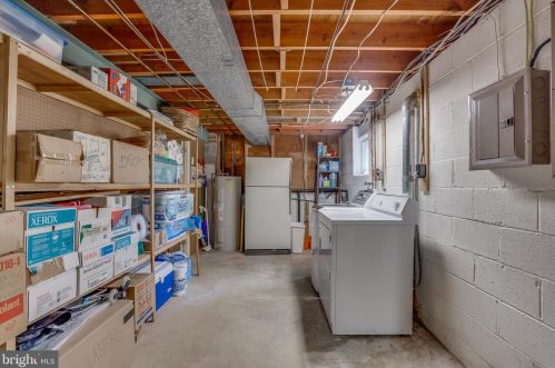 9001 Teddy Rae Ct, Springfield VA 22152-2644 exterior