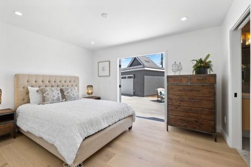 9261 Christine Dr, Huntington Beach CA  92646-8355 exterior