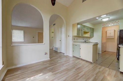 2007 Cedarwood Dr, Carrollton TX 75007-5406 exterior