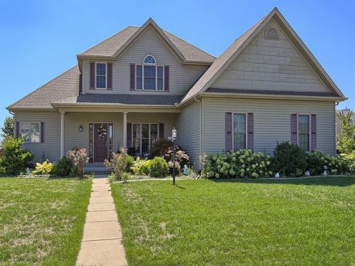 201 Orchard Dr, Mahomet, IL 61853-3324