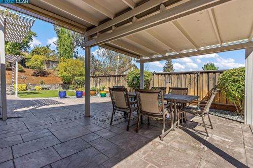 1017 Laurel Tree Dr, Concord CA  94521-5433 exterior