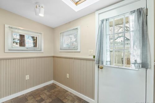 6 Center St, Niantic CT  06357-2658 exterior