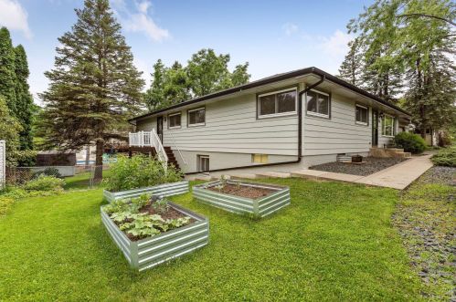 208 Colleen Ave, Saint Paul MN  55126-6252 exterior