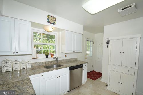 5913 Frederick St, Springfield VA  22150-3704 exterior