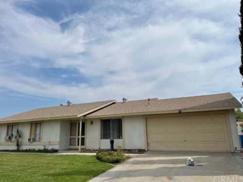 837 Fontlee Ln, Bloomington, CA 92316-1507