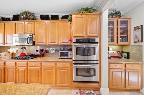 11364 Pondhurst Way, Riverside CA  92505-3471 exterior