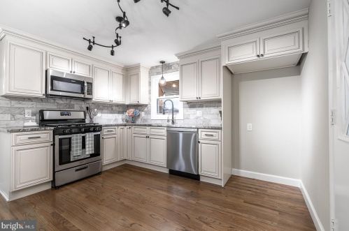22 Sadie St, Trenton, NJ 08619-4310