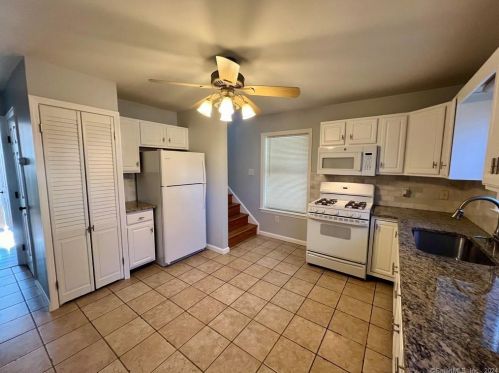 15 Edgewood St, Norwalk CT  06854-4007 exterior