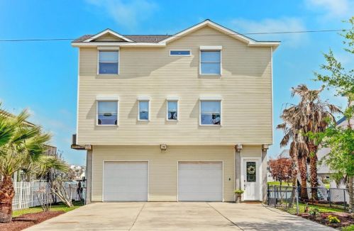 238 Tamana Dr, Galveston, TX 77554-7135