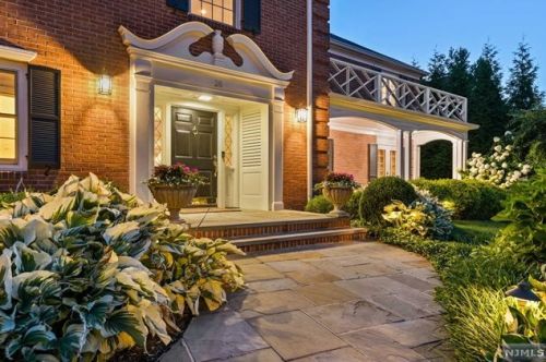 28 Greenview Way, Montclair, NJ 07043-2532