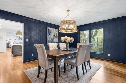 6160 Heards Creek Dr, Atlanta GA  30328-3635 exterior