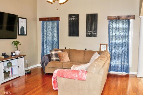 320 Crestwood Dr, Lagrange, GA 30241-1397