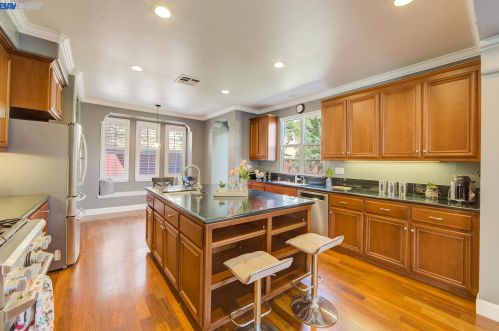 136 Begonia Ct, San Ramon, CA 94582-5199