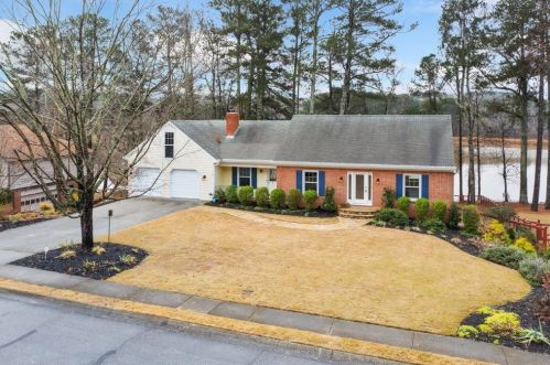 1311 Summit Chase Dr, Lithonia, GA 30078-3520