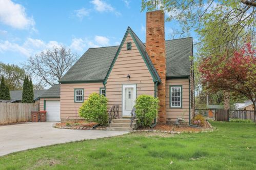 505 8th St, Hastings, MN 55033-2016