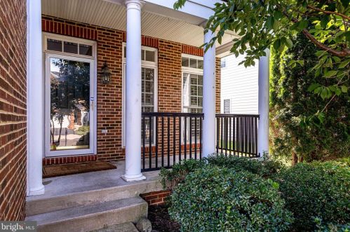 8315 Kinsley Mill Pl, Gainesville, VA 20155-1730