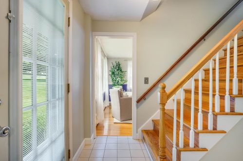 17 Thoreau Dr, Nashua, NH 03062-2452