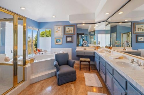 1597 Parkview Dr, Vista CA  92081-8750 exterior