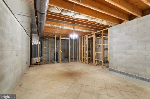 2146 Stonecrest Dr, Lancaster PA  17601-5437 exterior