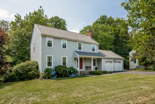 14 Tanglewood Dr, Branford, CT 06405-3354