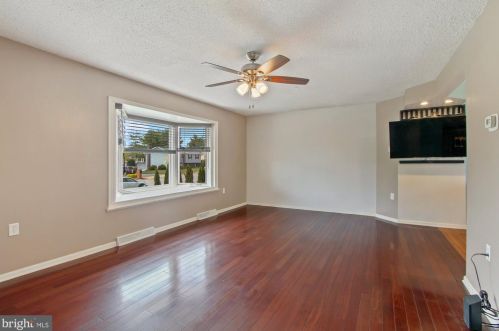 1730 Ashland Dr, York, PA 17408-2237