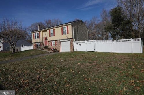 7 Hawthorne Rd, Erial, NJ 08081-2527
