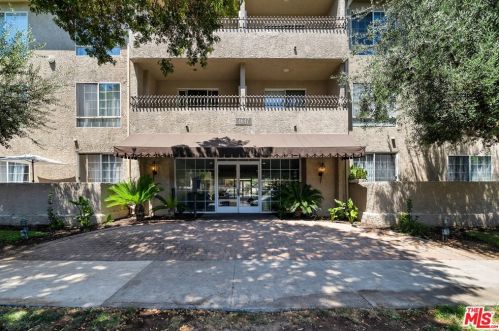 4647 Willis Ave, Van Nuys CA  91403-2677 exterior