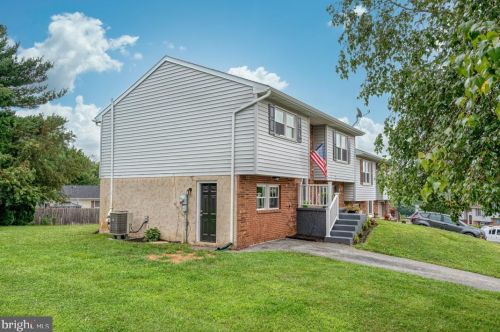33 Pickford Dr, Lancaster, PA 17603-9316